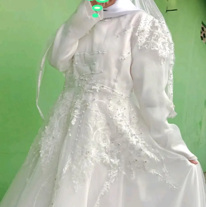 Gaun pengantin muslim tidak membentuk body bisa request ukuran kecil atau besar Putih bersih atau broken white