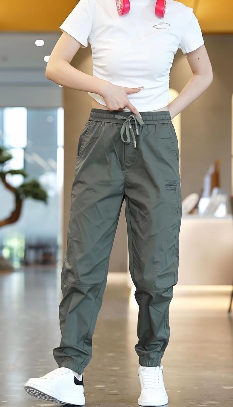 Product Introduction of Quần yếm lụa băng dành cho nam giới, quần thể thao hợp thời trang, khô nhanh, giản dị, Thương Hiệu Thời Trang mắt cá chân, phong cách Hàn Quốc, mùa xuân và mùa hè, bán buôn Menswear Màu Đen Pants 4