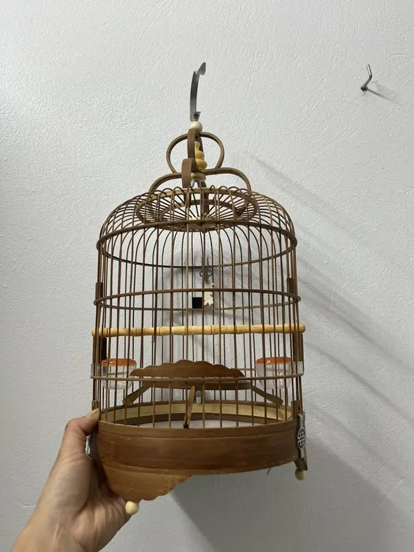 Lồng chim khuyên, hút mật- Lồng khuyên, hút mật chất liệu trúc xử lý màu cánh dán kiểu dáng lùn 1