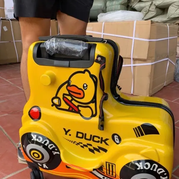 Vali vịt oto có bánh xe chỗ ngồi cho bé 1