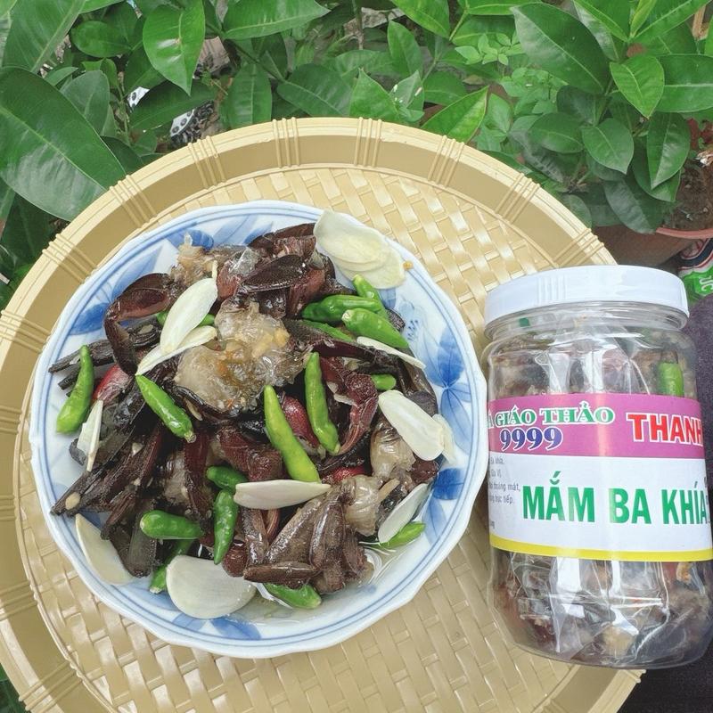 Ba Khía Sữa Trộn Tỏi, Ớt Xanh 1 Hũ Trọng Lượng 500gr, (gồm 300gr ba khía, 200gr nước), vị dịu, đậm đà, tỏi ớt Food 2