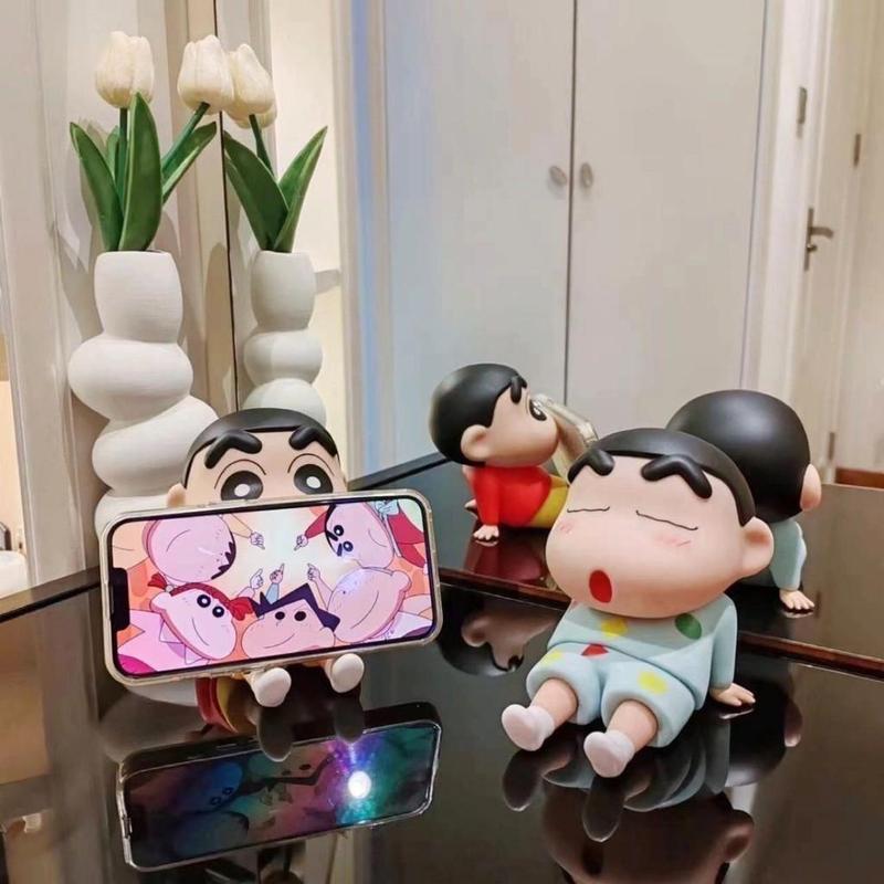 Product Introduction of Dudukan Ponsel Krayon Shin-chan Dekorasi Desktop Boneka Anime Tempat Telepon anime Jepang Figure Crayon Shinchan Phone Holder 20