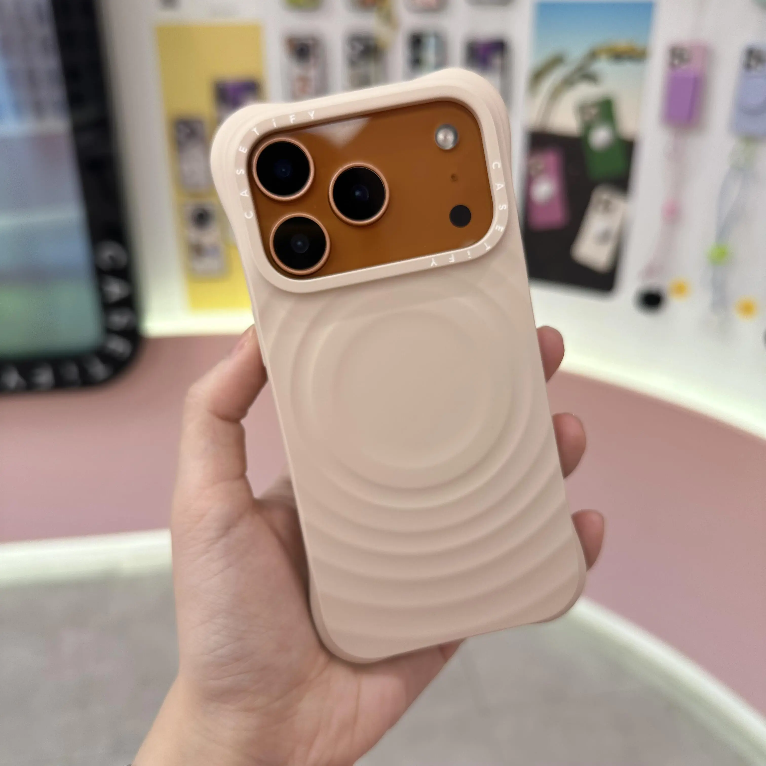 CASETiFY Ripple Case - White Magsafe for iPhone 17 Pro Max