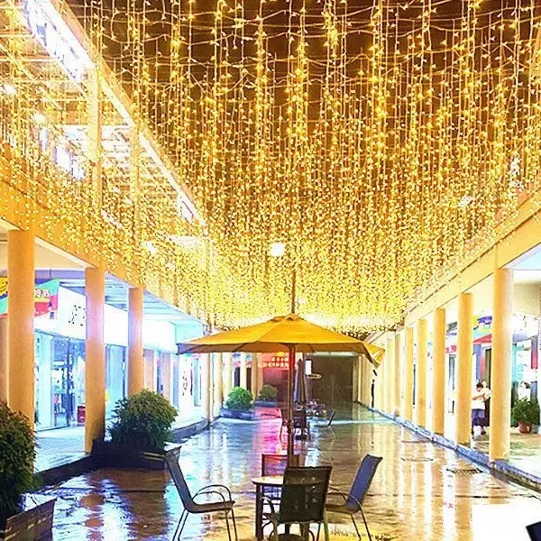 Bộ mành rèm trang trí 6m , 8m , 12m , 16m ánh sáng vàng ấm và  mẫu 12m ánh sáng trắng sử dụng điện 220v . Có cả mẫu chống nước và trong mái hiên