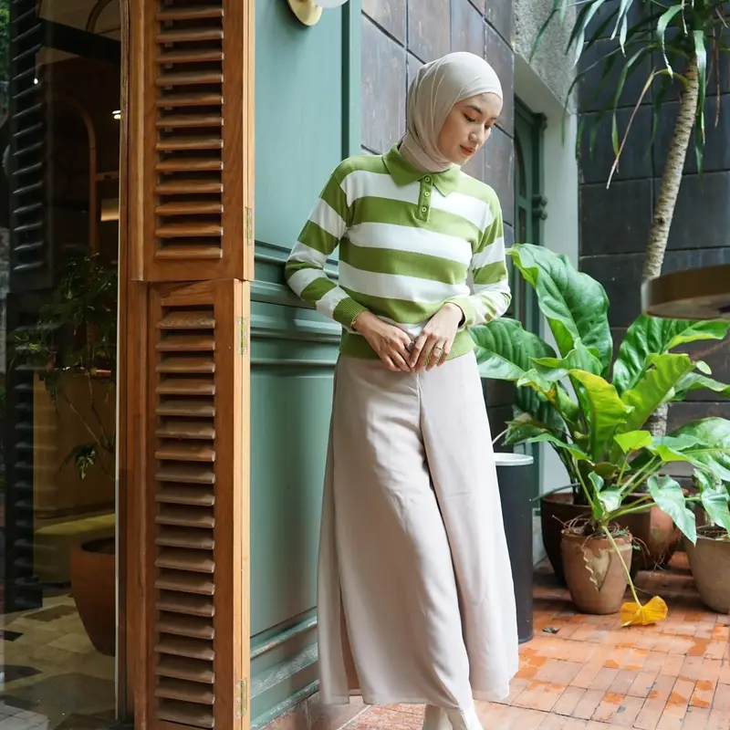 EMILY KNIT TOP | Atasan Rajut Katun Polo Knit Setrip Knitwear Wanita by Outerres 4
