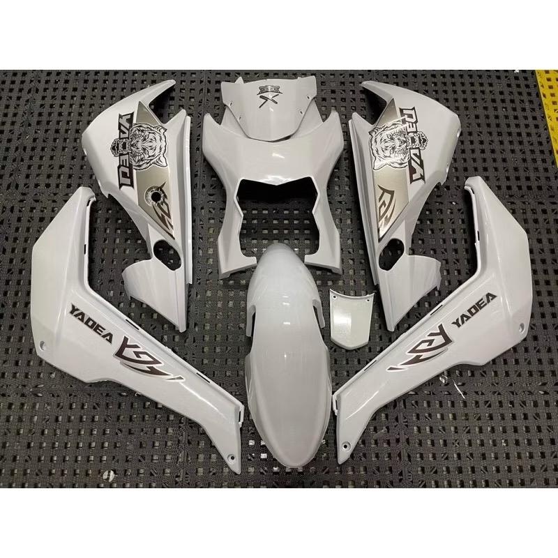 tặng ốc Bộ nhựa 8 món trắng bóng gắn xe điện xmen kèm tem hổ tem chỉ đỏ tem s7... tặng kèm 4 ốc màu phụ tùng phụ kiện Nhãn Dán Decal ver bạc tem yadea