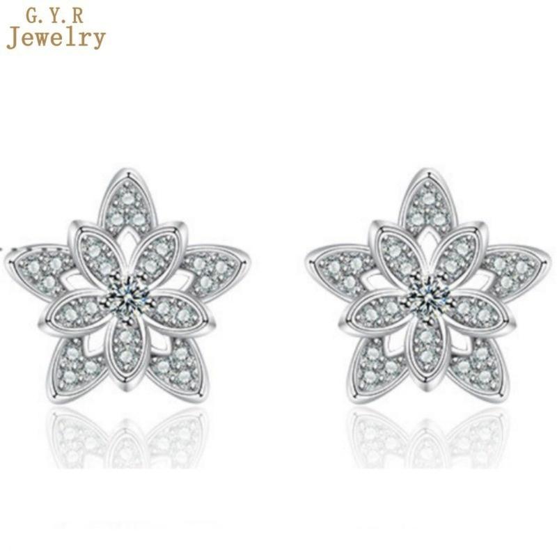 Product Introduction of [Free GRA Certificate] Christmas Full Inlaid Moissanite Hollow Snowflake Ear Stud 41