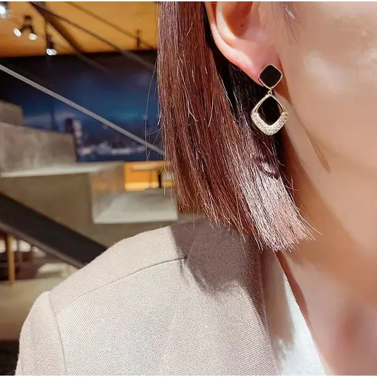 Minzo Anting Korea Perempuan Imitasi Dewasa Motif Kotak Hitam Earrings Aksesoris Perhiasan Wanita Elegan 2