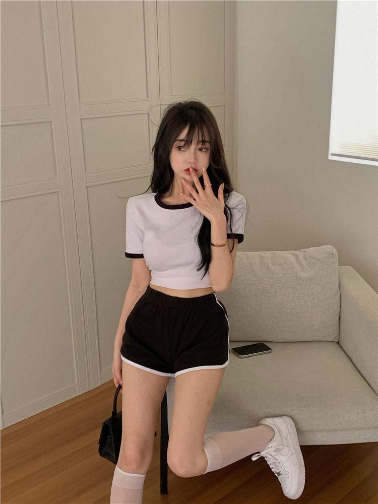 Product Introduction of Bộ Đồ Phong Cách Thể Thao, Bộ Đồ Hai Mảnh Cho Nữ, Áo Phông Ngắn Màu Tương Phản Mùa Hè, Áo ngắn Tay Quần Đùi Thường Ngày Thời Trang 9