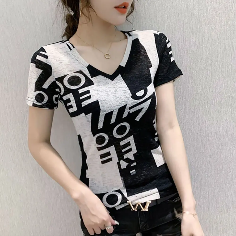 Áo Thun Ngắn Tay Cổ Chữ V, Dành Cho Nữ, Thời Trang Mới Mùa Hè, Mỏng Vừa Vặn, Làm Béo, Làm Bằng Lụa Lạnh, Gợi Cảm Và Hợp Xu hướng, In, Áo Lớp Nền
