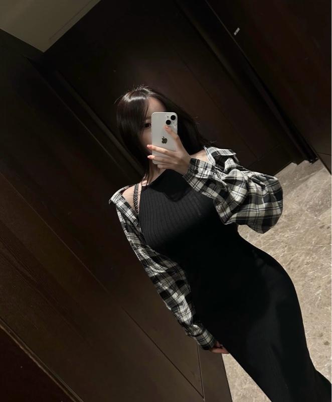 Product Introduction of Dilyshop08 Set váy body dáng maxi cổ yếm cotton phối áo choàng 33