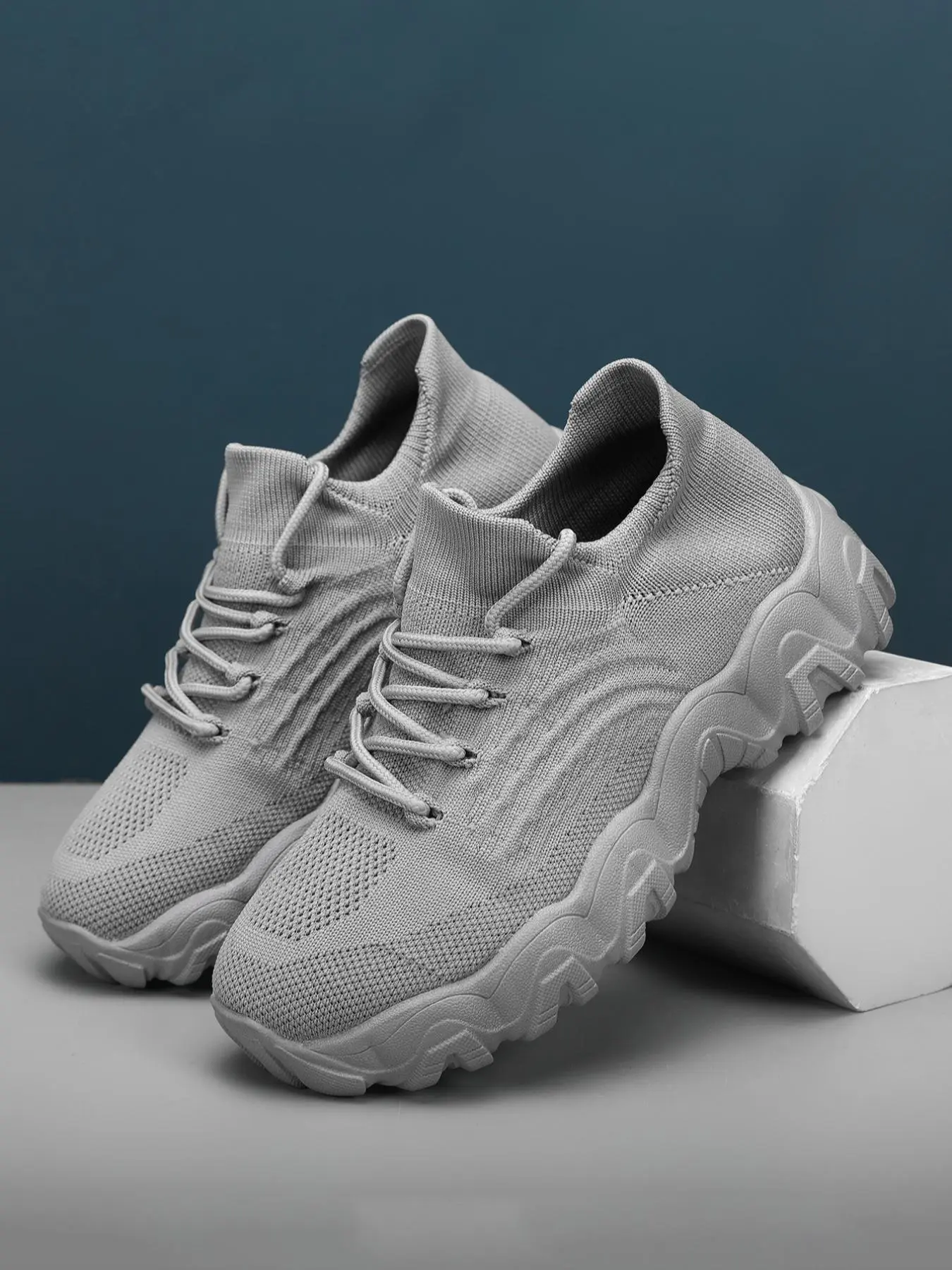 Minimalist Casual Plain Lace Up Low Top Sneakers, Breathable Comfortable Sports Running Shoes, Fashionable All-match Sneakers for Women & Men
