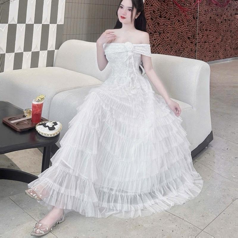 Váy thiết kế ren trễ vai đính hoa chân ren tầng dáng dài NQh8 3