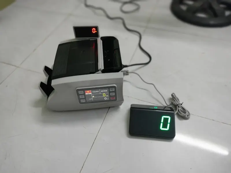 Máy đếm tiền cao cấp, phát hiện tiền giả, tiền lẫn loại, chia tiền, tính tổng siêu chuẩn, bảo hành 24 tháng 4