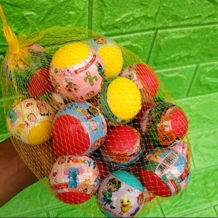 Mainan Telur dan bola Berhadiah didalam satu keranjang isi 20 pcs warna dan motif random 1