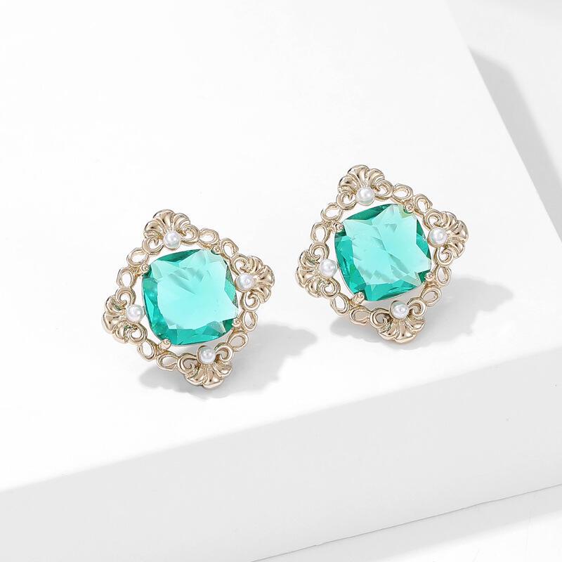 Product Introduction of Silver  high-end with French pattern hollow out for women, niche daily minimalist temperament earrings 13