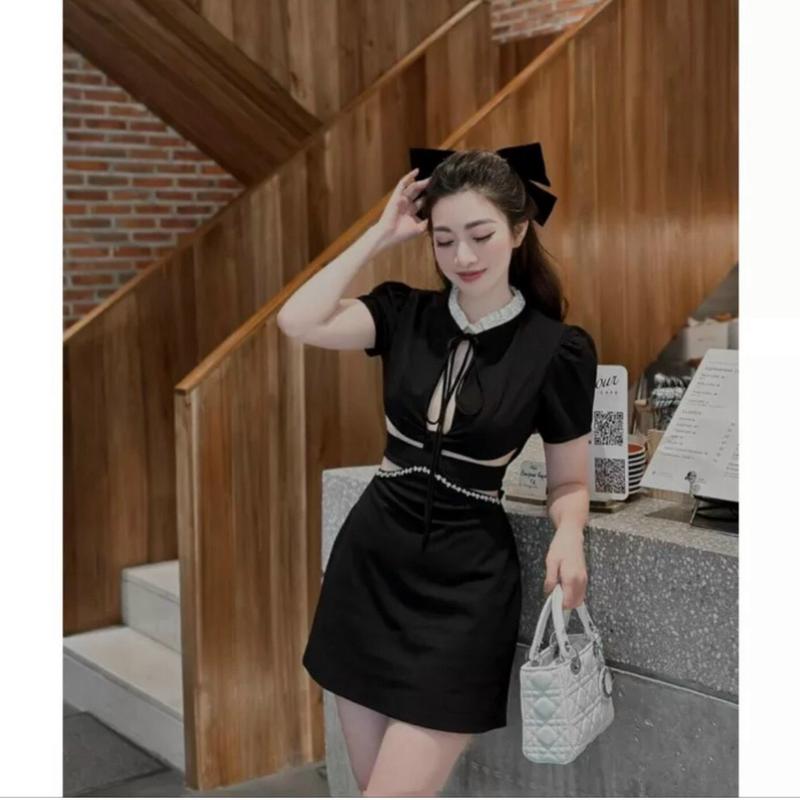 (Có BigSize) Đầm Váy Đen Xẻ Ngực Khoét Eo Kết Đá Cổ Viền Bèo Trắng Tay Bồng CV036