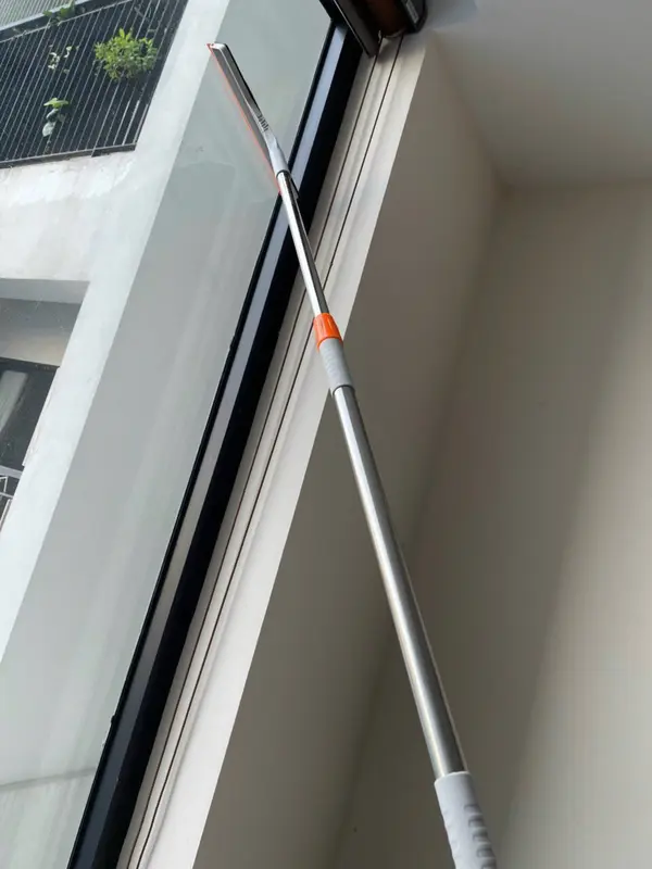 Cây Lau Kính Tự Rút Điều Chỉnh Độ Dài 3