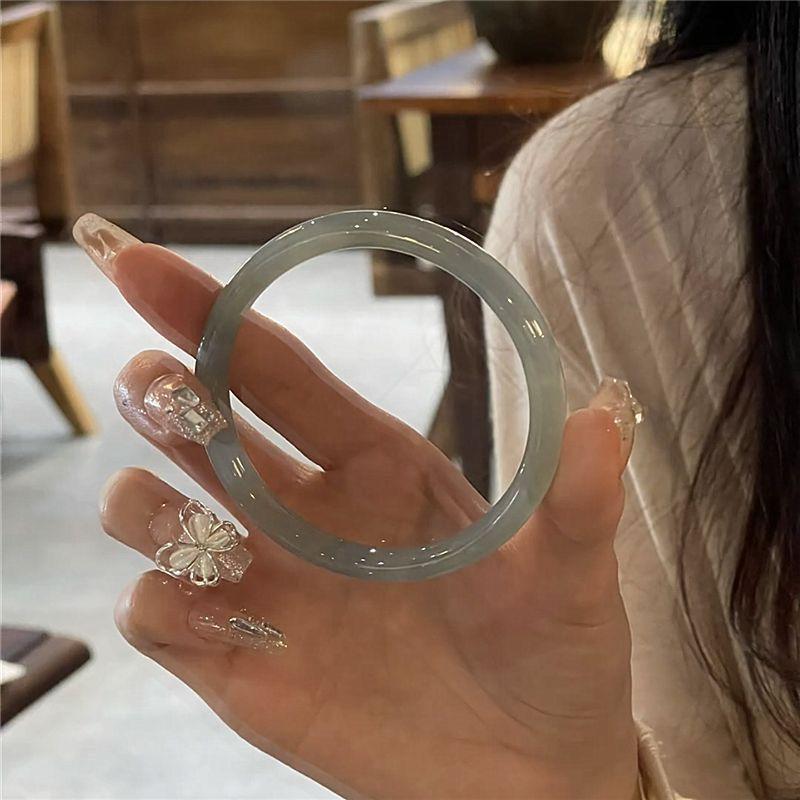 Product Introduction of Vòng Tay Phong Cách Trung Quốc Giả Ngọc Bích, Vòng Tay Giá Trị Cao, Thanh Tròn Dày, Vòng Tròn Đơn Giản, Thích Hợp Cho Học Sinh, Vòng Tay Vợ Chồng Hoàng Gia Hoa Nổi, Giá Cả Phải Chăng, Sang Trọng 11
