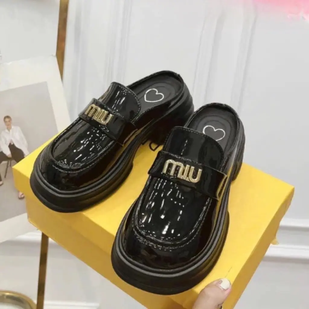 Sục M phom nhỏ ( đi tăng 1 size ) chất da bóng mềm cao 4 phân .hàng Qc full hộp