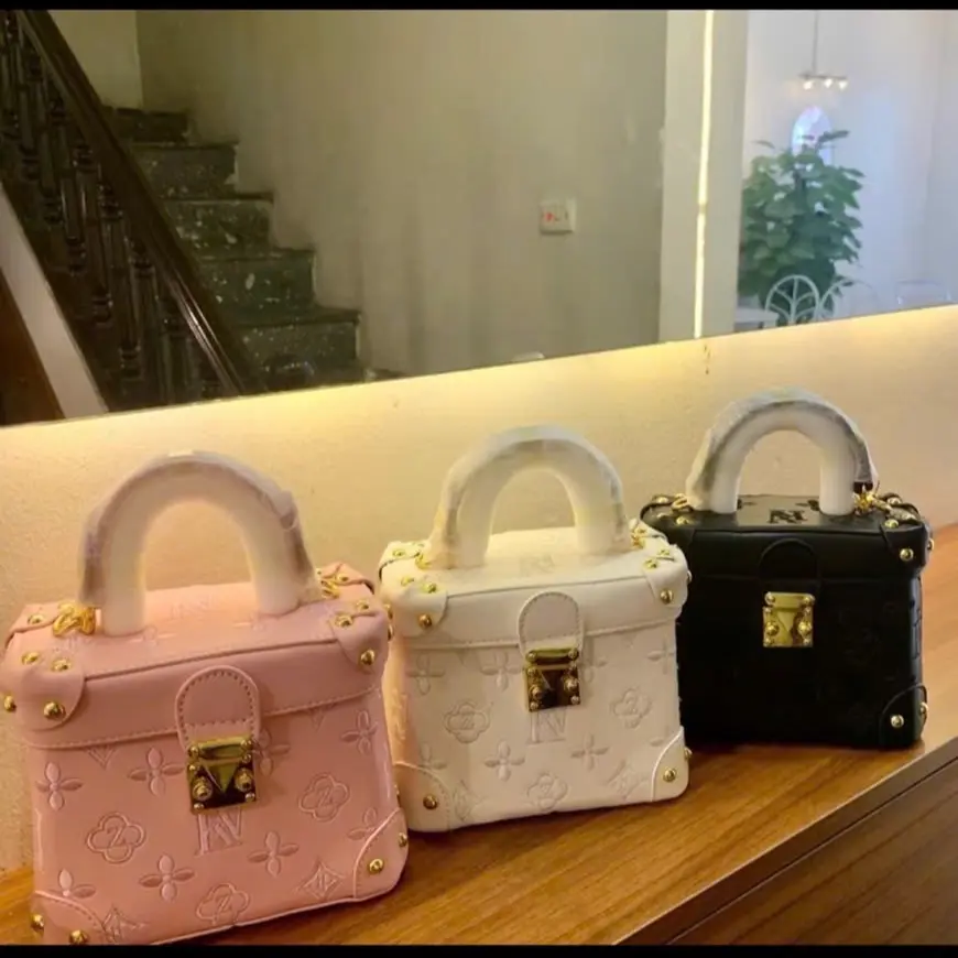 Túi cốp vuông phom đẹp tặng móc gấu