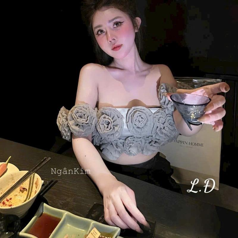 Áo croptop bẹt vai đính nhiều bông có mod ngực 4