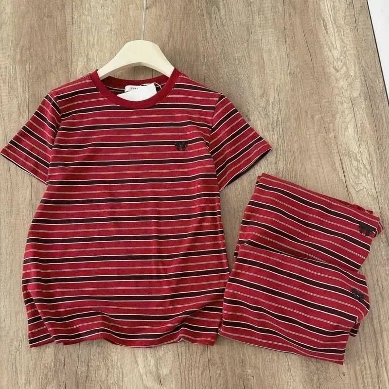 Áo thun kẻ đỏ phối nơ xinh