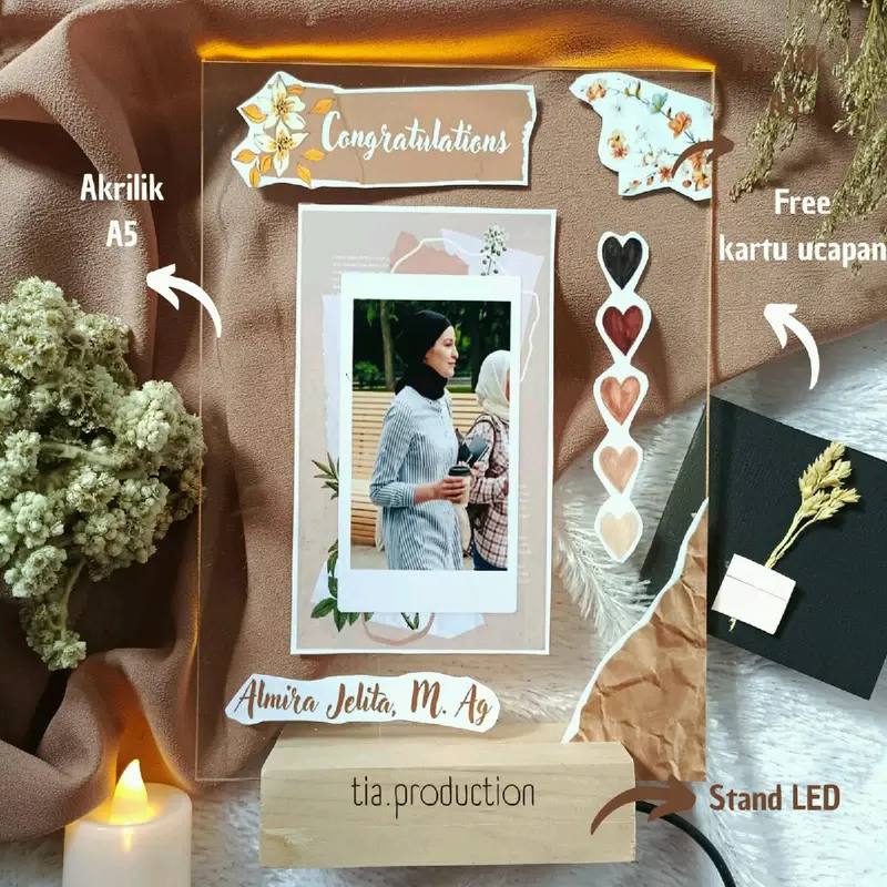 Kado akrilik A5 costume foto aesthetic kado ulang tahun wanita cetak foto gift kado ulang tahun wedding graduation birthday anniversary 0