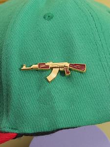 Broche de Diseño de Rifle de Dibujos Animados, Insignia de Aleación de Moda para Decoración de Ropa Diaria, Broche Exquisito y Moderno Comodín para Regalo de Cumpleaños