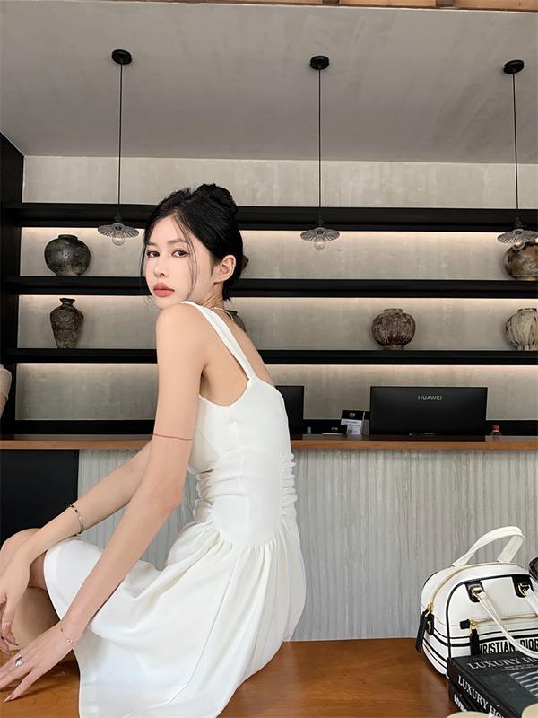 Product Introduction of French Hepburn style elegant dress slim white dress WOMEN'S early spring high-grade pure waist A- line suspension dress 3