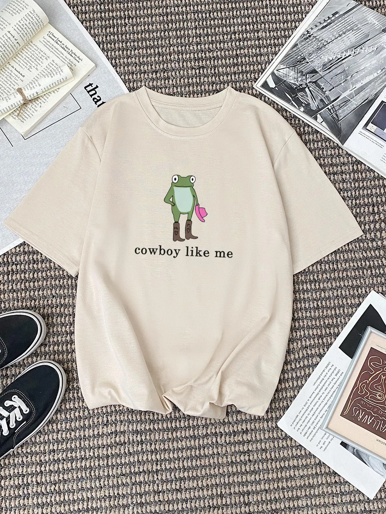 Women's Cartoon Print Round Neck Tee, Fashion Casual Crew Neck T-shirt for Daily Holiday Vacation Outdoor Wear, Ladies Clothes for Summer