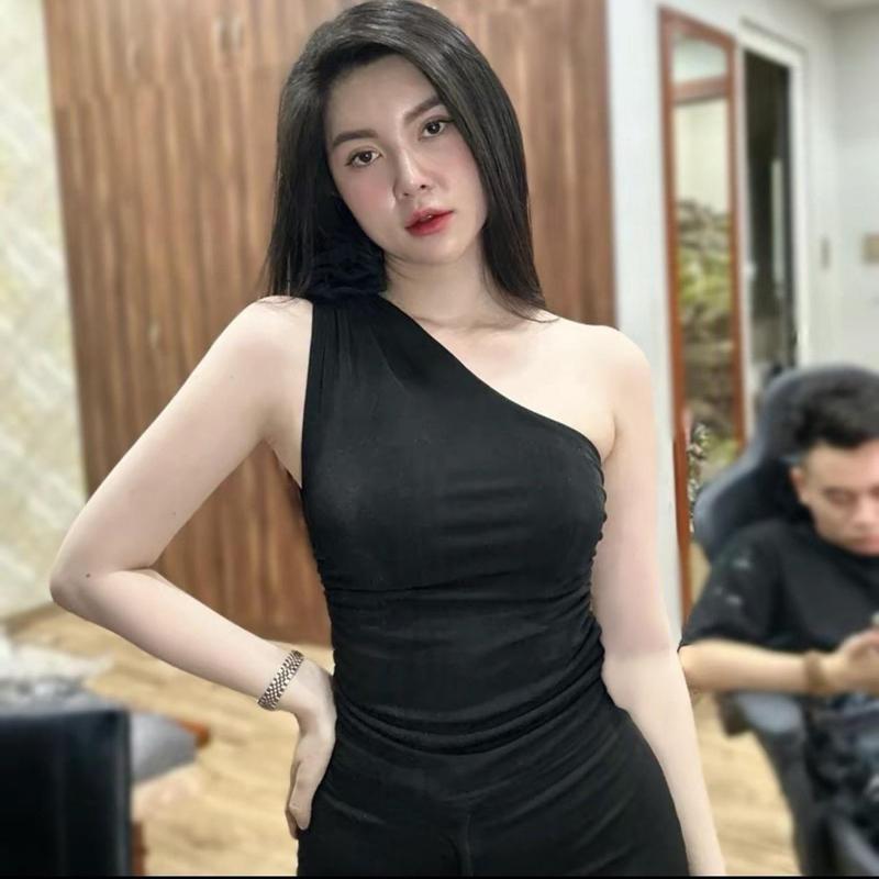 ￼Áo  chéo 1 bên vai ôm dáng nhúm sườn đính hoa vai và eo cực hot 2