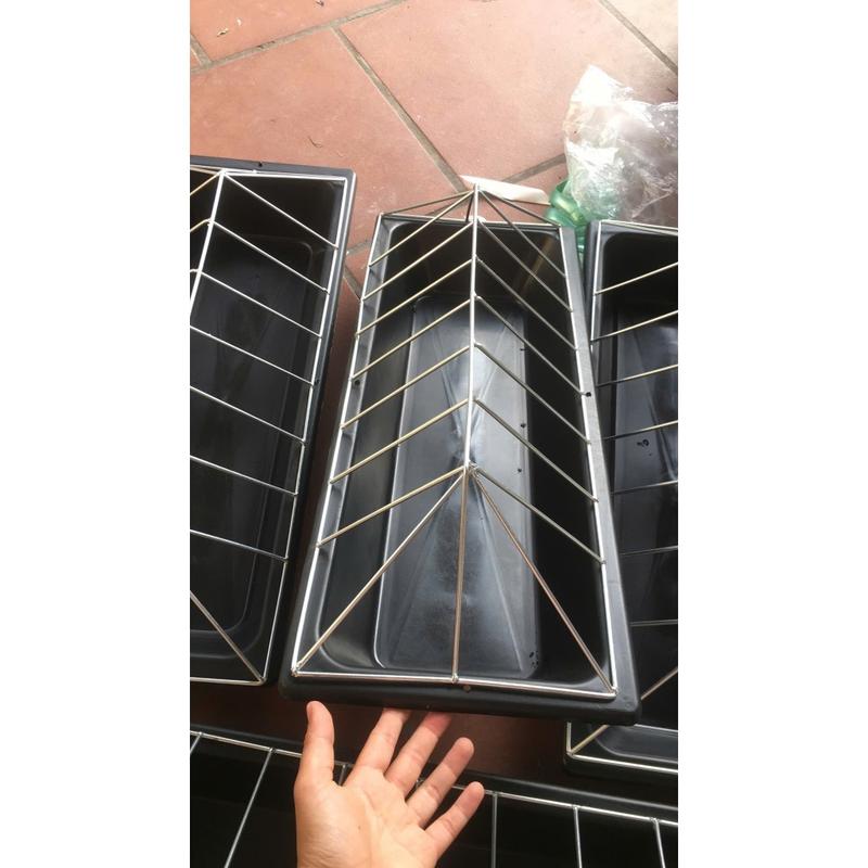Product Introduction of Combo 3 Máng gà dài chống bới, máng ăn chống bới dài cho gà vịt khung thép mạ kẽm 1