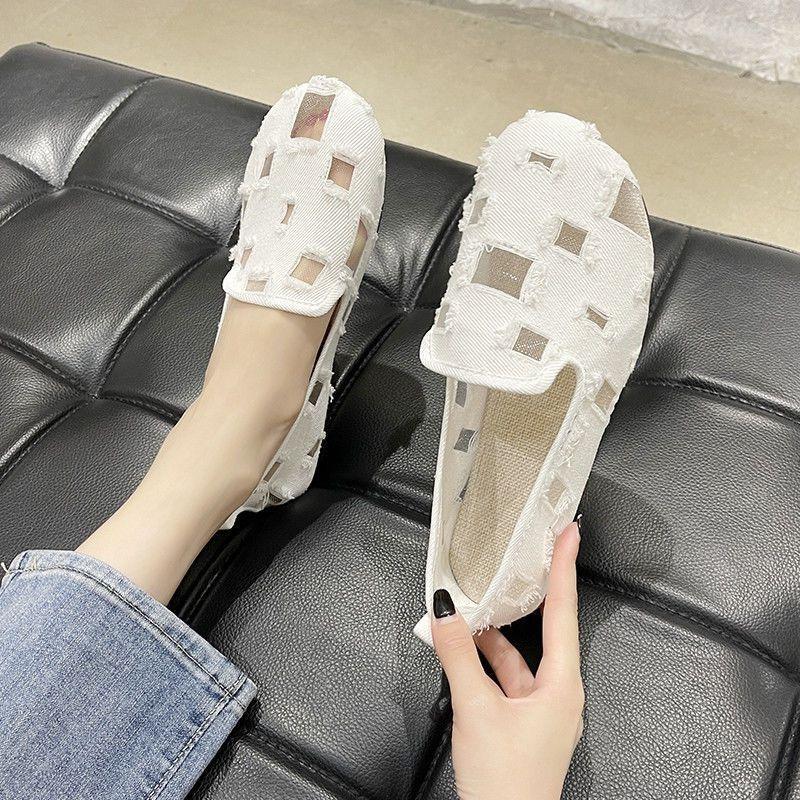Product Introduction of Giày Nữ, Cỡ Lớn (35-43), Chất Liệu Vải, Hàng Mới Về, Dễ Phối Đồ, Đế Bằng, Chống Trượt, Bề Mặt Lưới Gommino, Thiết Kế Khoét Lỗ Shoes DéP 6