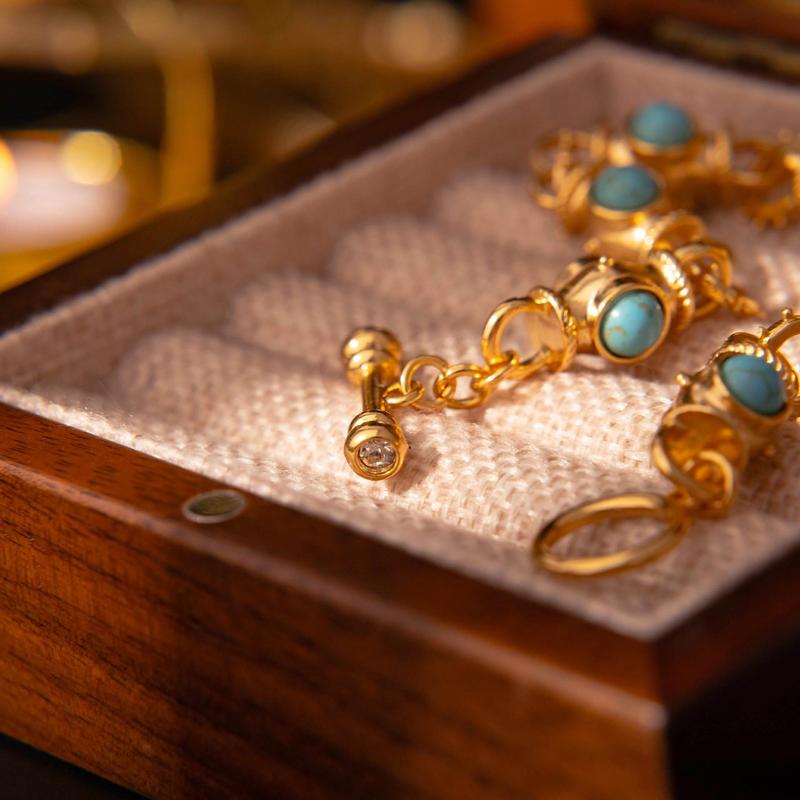 Product Introduction of Qingdao Mid-Ancient Vintage Series Double-Sided Three-Dimensional Turquoise Retro Gold-Plated Ins Court Niche High-Grade Bracelet 6