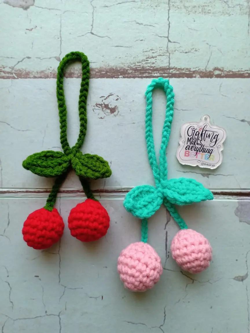 Gantungan Tas Crochet Cherry