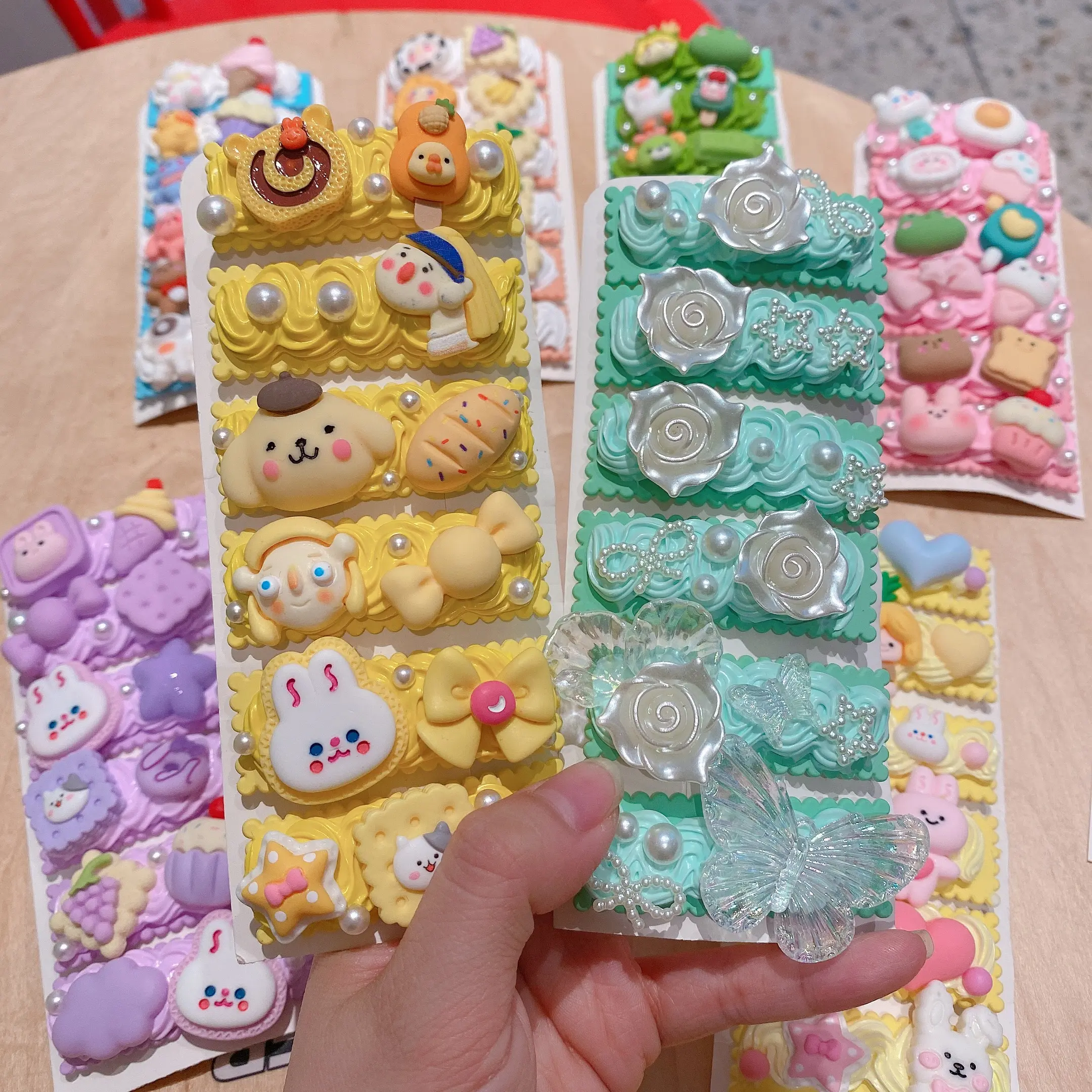 เซ็ตกิ๊บ DIY ออกแบบตกแต่งกิ๊บในแบบของตัวเองไม่ซ้ำใคร มาพร้อมอุปกรณ์สร้างกิ๊บเพิ่มความมุ้งมิ้งในแบบตัวเอง