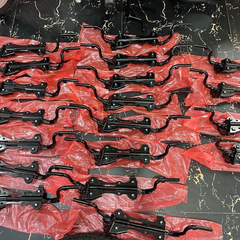 Gác máy sắt mẫu hai tầng (có cao su đỡ rung gác máy)  dùng để gắn xe Dream Thái, dream super Và Wave Alpha , wave ZX, wave thái 110, wave RS, wave A100 đời 2008-2016