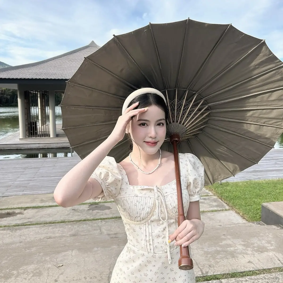Đầm cổ vuông hoa nhí loại 1 cho nữ Voi Women Nhung Dress Voan