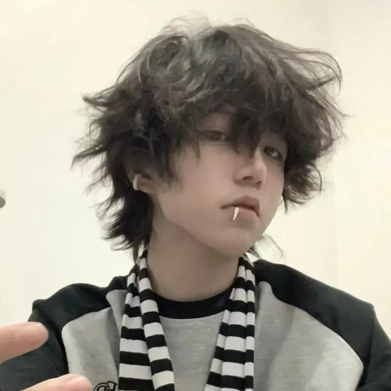Rambut palsu pria gaya yang sangat sama karena rambut keriting pendek modis kepala mie instan wol halus kinerja kepribadian keriting penutup rambut penuh 0