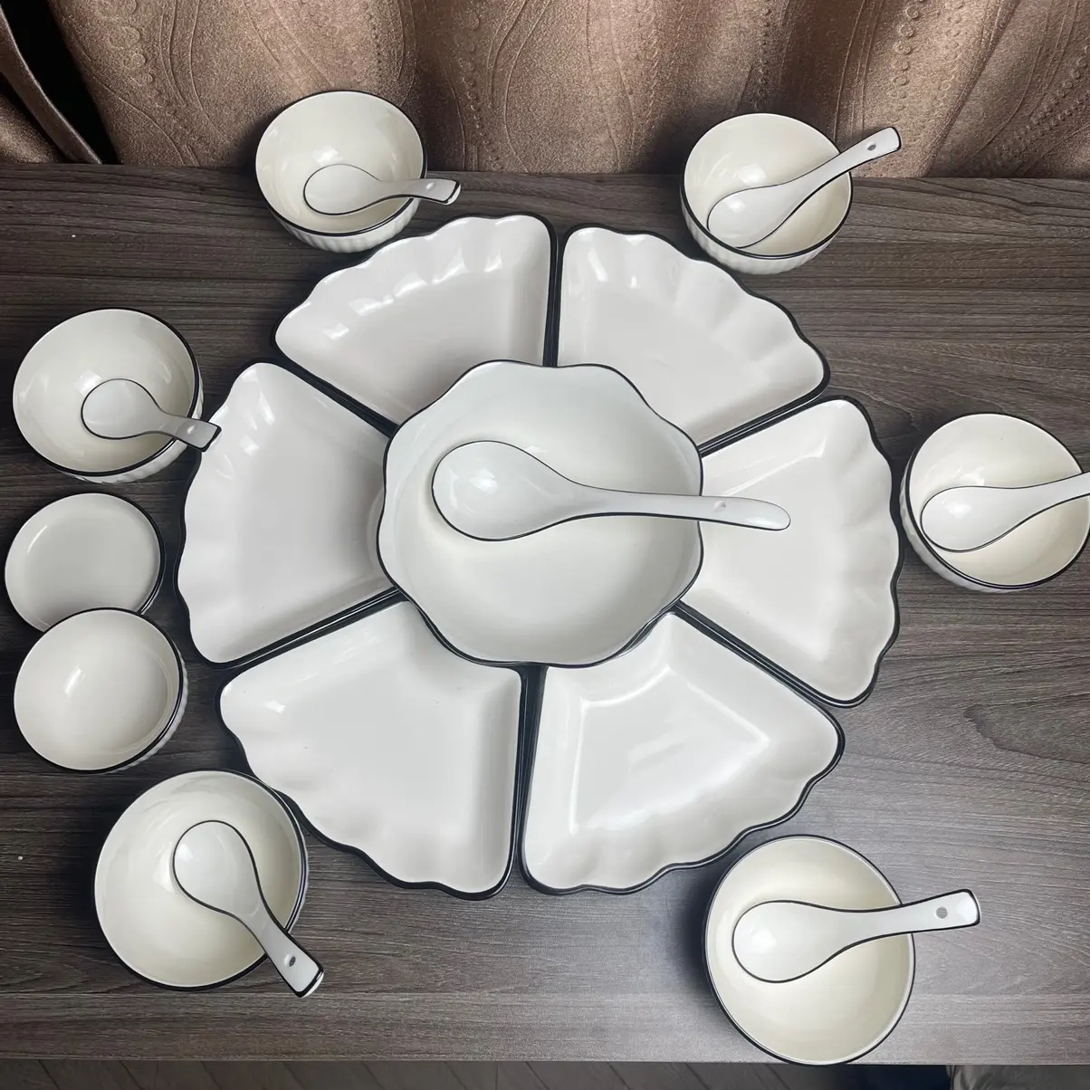 Sét bát đĩa hoa mặt trời 23 sản phẩm , hoa văn hoạ tiết viền đen tráng men cao cấp - hàng loại 1 bao bể vỡ - Hoả tốc Hà Nội( kích thước 45cm)
