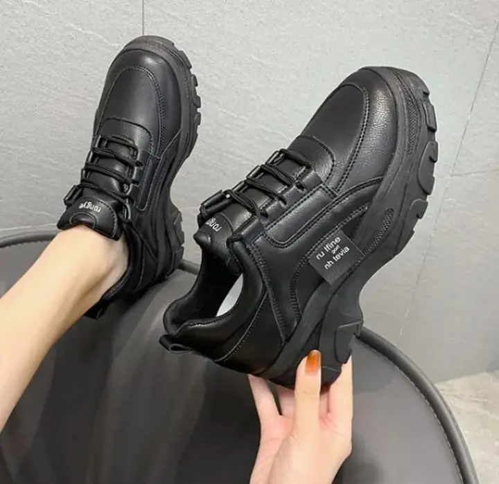 Sepatu Sekolah Hitam Wanita Korean Style Wanita Hits Terbaru 2023 / Sneakers Perempuan Korea Warna Hitam Polos/Sepatu Kasual Warna HItam Sepatu Sekolah SMA/SMP Sepatu Hitam Korean Style