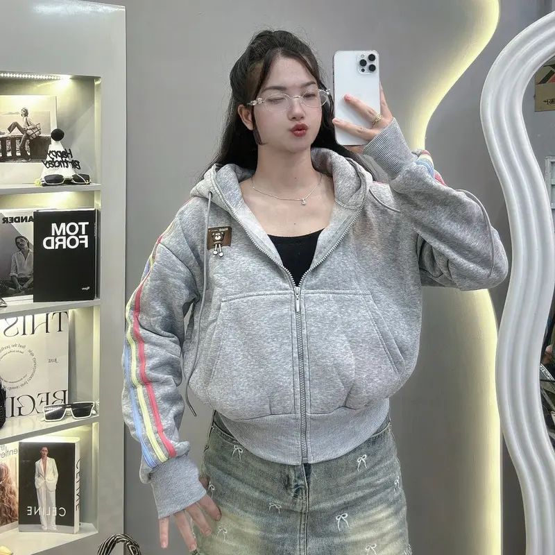 ÁO KHOÁC 3 SỌC THÊU LOGO GẤU 6 TÚI - nón to - dây kéo cao - xỏ ngón tay - size từ 38kg-65kg Nữ Jacket Women Top Nhung thông thường thường 8