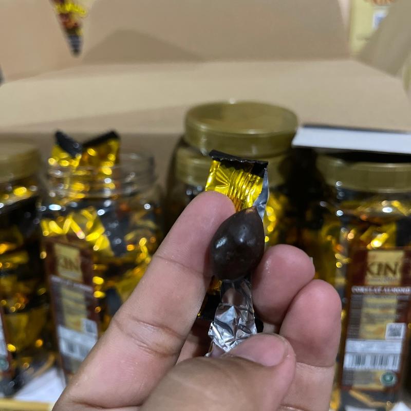 Dking coklat almond isi 4 toples ( COD )  kacang almond utuh lapis coklat 5