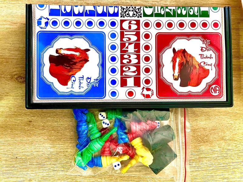 (KÈM QUÀ) Bộ Đồ Chơi #Toy CỜ CÁ NGỰA có Nam Châm,hộp nhựa cứng có thể gấp gọn,không bị rơi 4