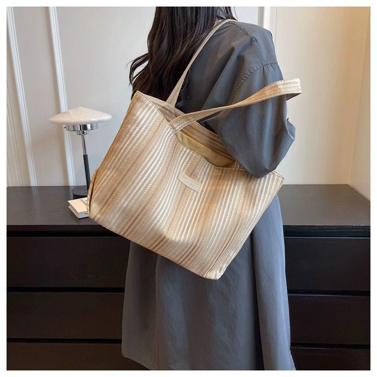 Product Introduction of Túi Tote Sức Chứa Lớn, Thời Trang Phong Cách Hàn Quốc, Túi Tote Đeo Vai Đơn Giản, Thích Hợp Cho Sinh Viên Đại Học Và Phụ Nữ, Phong Cách Ins, 2024 Bag Chữ Nhật 16