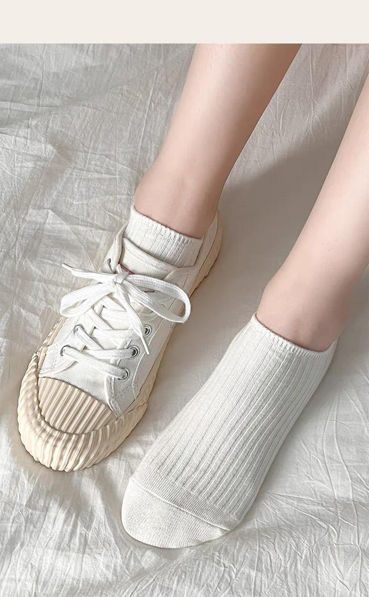 Product Introduction of 5/1Pairs of Short Socks Women's Summer Solid Color Black and White Simple Casual Low Cut Breathable Socks 3