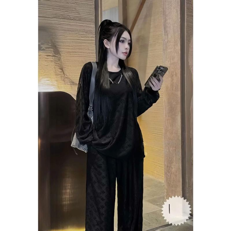 Set bộ thun nữ  Màu Đen trắng gồm áo tay dài phối quần suông rộng hoạ tiết L..V dập nổi, bộ mặc ở nhà sang chảnh đồ  mặc  ở  nhà  sang  chảnh 5