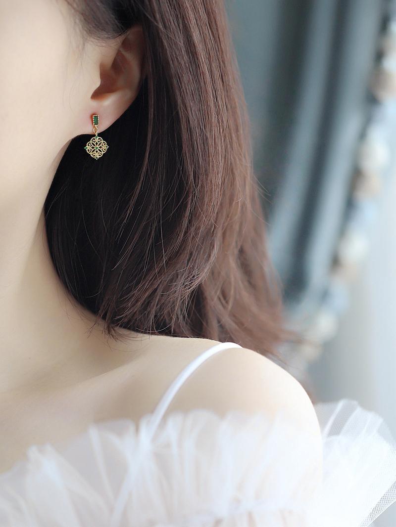 Product Introduction of Synthetic Zircon Inlaid Earrings, Classic Hollow Earrings, Women'S Retro Palace Earrings 4