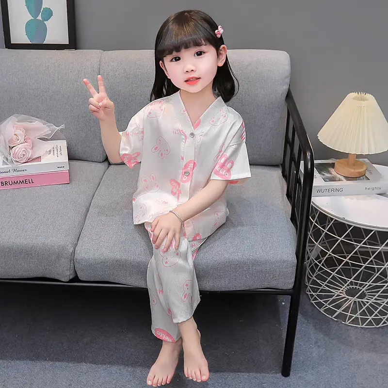 ME BING - [10-25kg] Bộ đồ ngủ lụa sao băng mịn cho bé gái, tay ngắn với những hoạ tiếc xiu đáng yêu, chất mềm mịn mát thích hợp cho mùa hè, bé mặt nhà đi dạo phố. 1